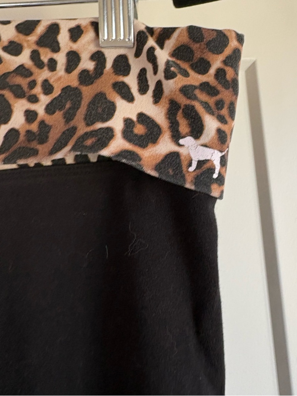 Victoria Secret PINK Yoga Pants - Leopard Print - Picture 3 of 6